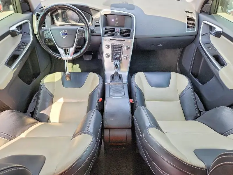 2017 VOLVO XC60 T5 DYNAMIC  