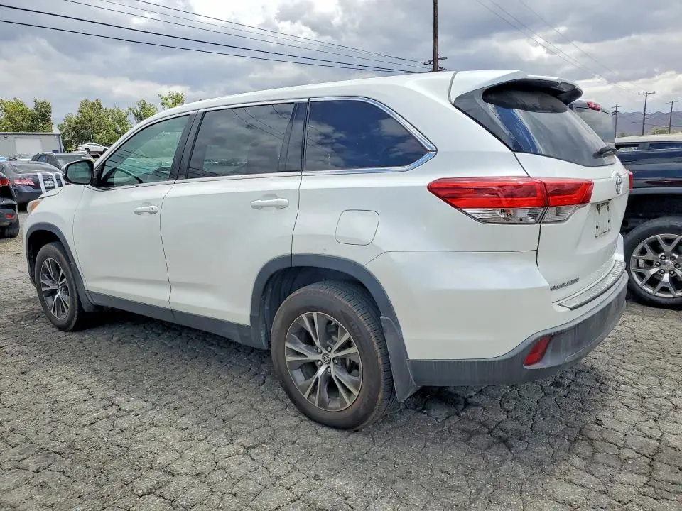 2019 TOYOTA HIGHLANDER LE  