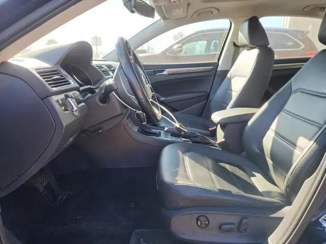 2018 VOLKSWAGEN PASSAT SE  