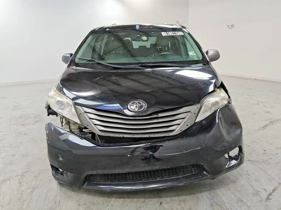 2014 TOYOTA SIENNA XLE 7-PASSENGER  