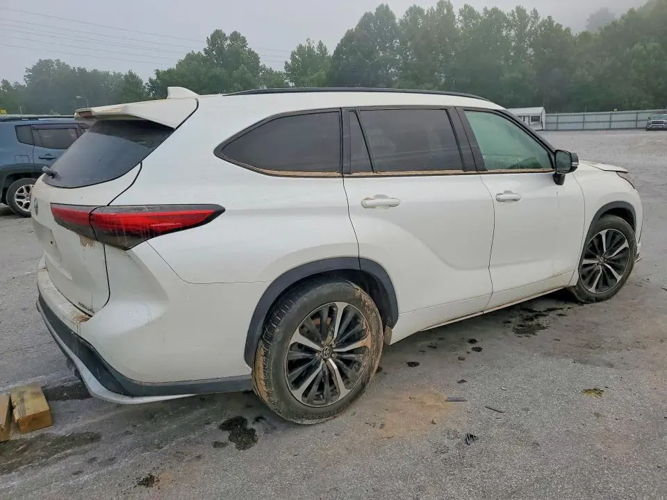 2021 TOYOTA HIGHLANDER XSE  