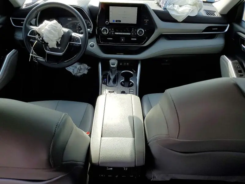 2025 TOYOTA HIGHLANDER XLE  