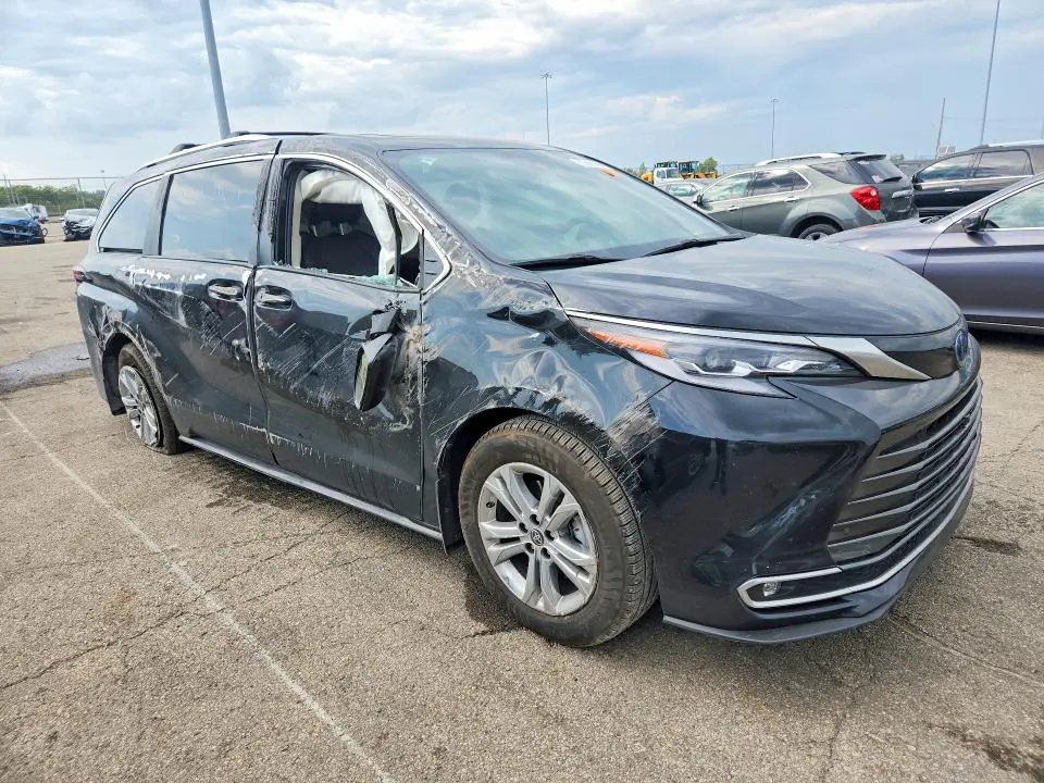 2022 TOYOTA SIENNA PLATINUM 7-PASSENGER  