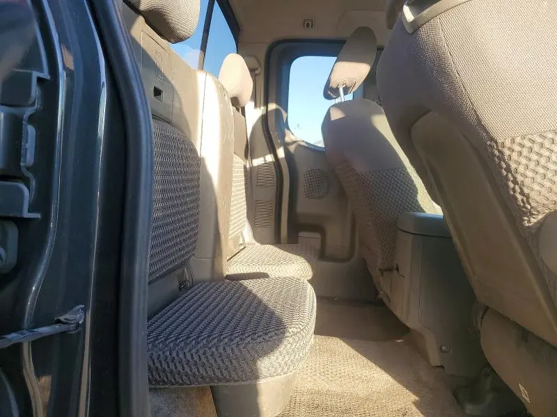 2013 NISSAN FRONTIER SV  