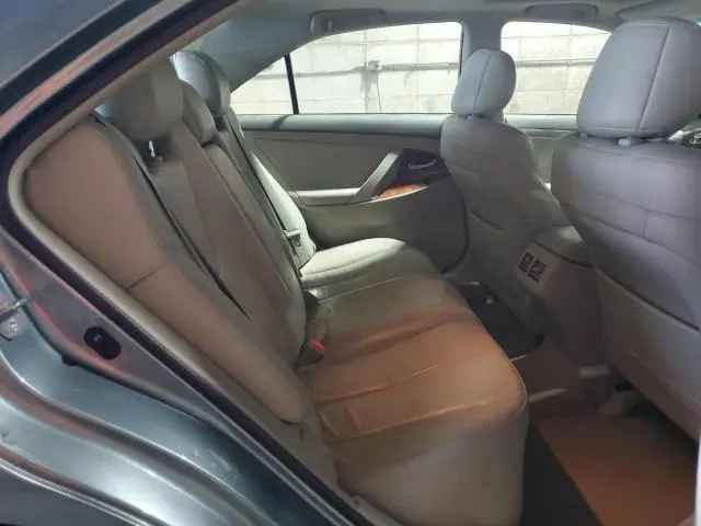 2011 TOYOTA CAMRY SE  