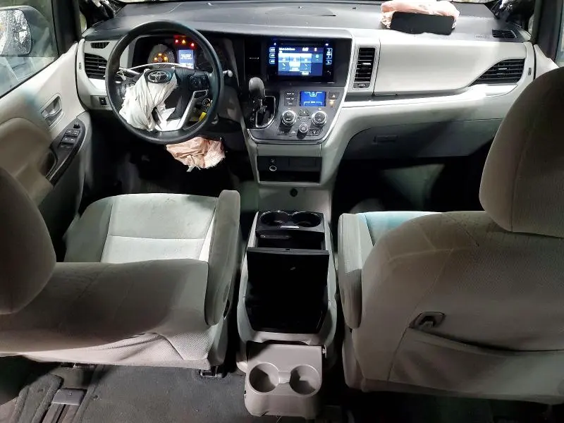 2016 TOYOTA SIENNA LE  