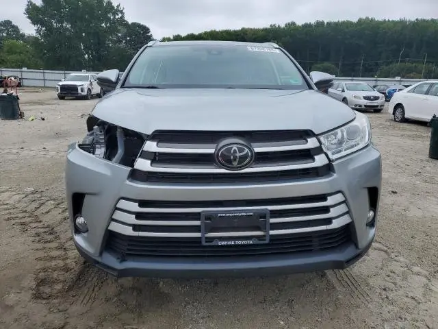 2018 TOYOTA HIGHLANDER SE  