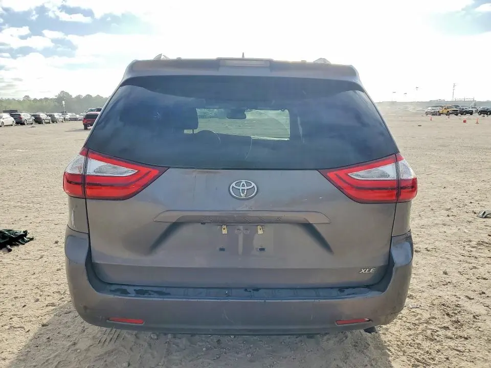 2019 TOYOTA SIENNA XLE 8-PASSENGER  