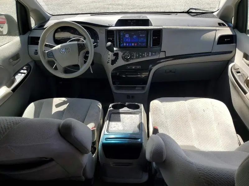 2014 TOYOTA SIENNA LE 8-PASSENGER  