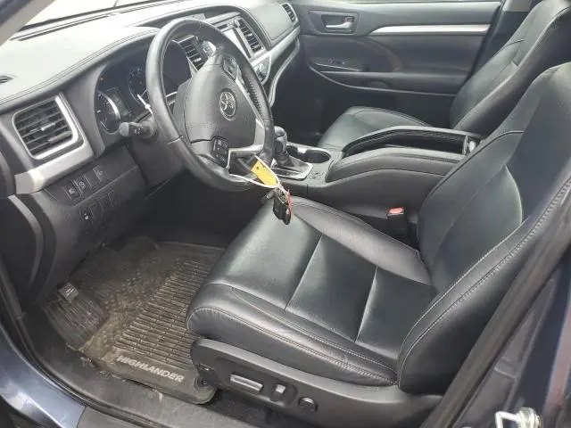 2019 TOYOTA HIGHLANDER SE  