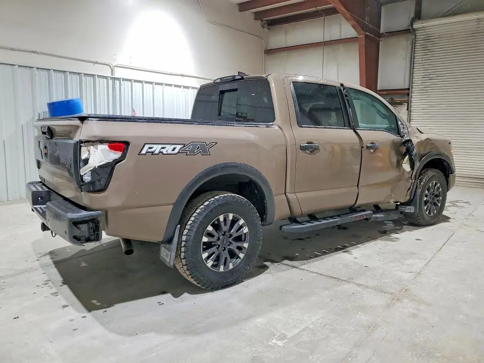 2022 NISSAN TITAN PRO-4X  