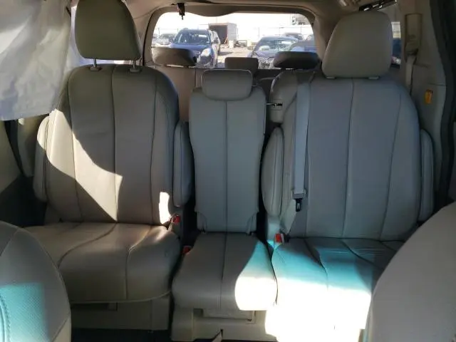 2012 TOYOTA SIENNA XLE  