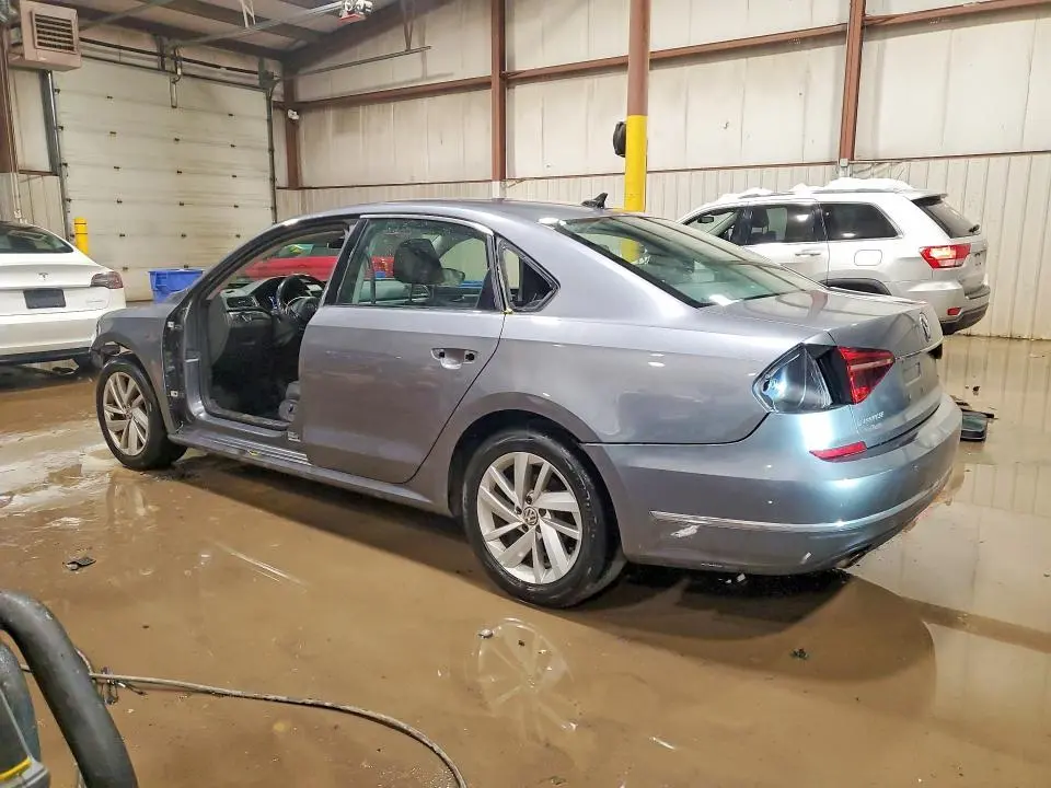 2018 VOLKSWAGEN PASSAT SE  