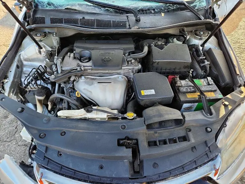 2015 TOYOTA CAMRY SE  