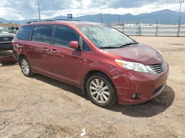 2017 TOYOTA SIENNA XLE  