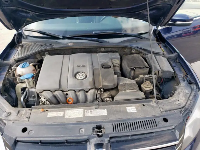 2013 VOLKSWAGEN PASSAT SE  