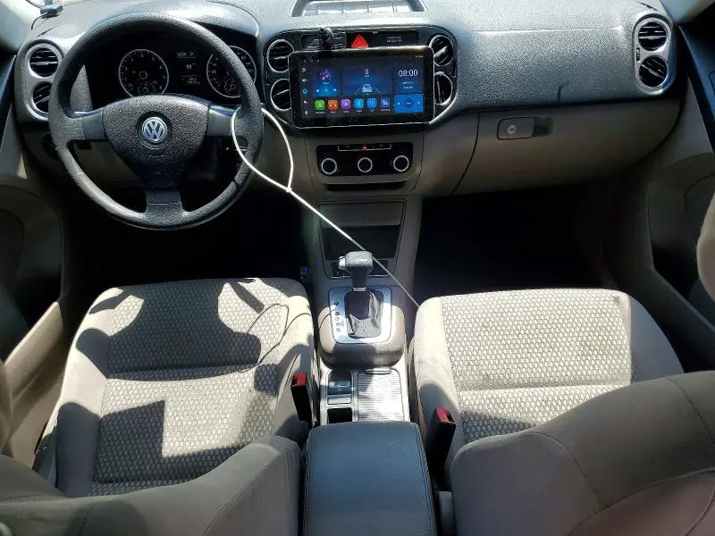 2010 VOLKSWAGEN TIGUAN S  