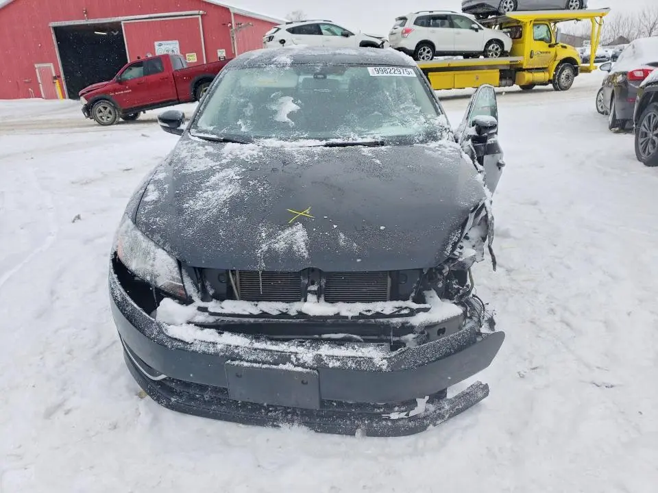 2015 VOLKSWAGEN PASSAT SE  