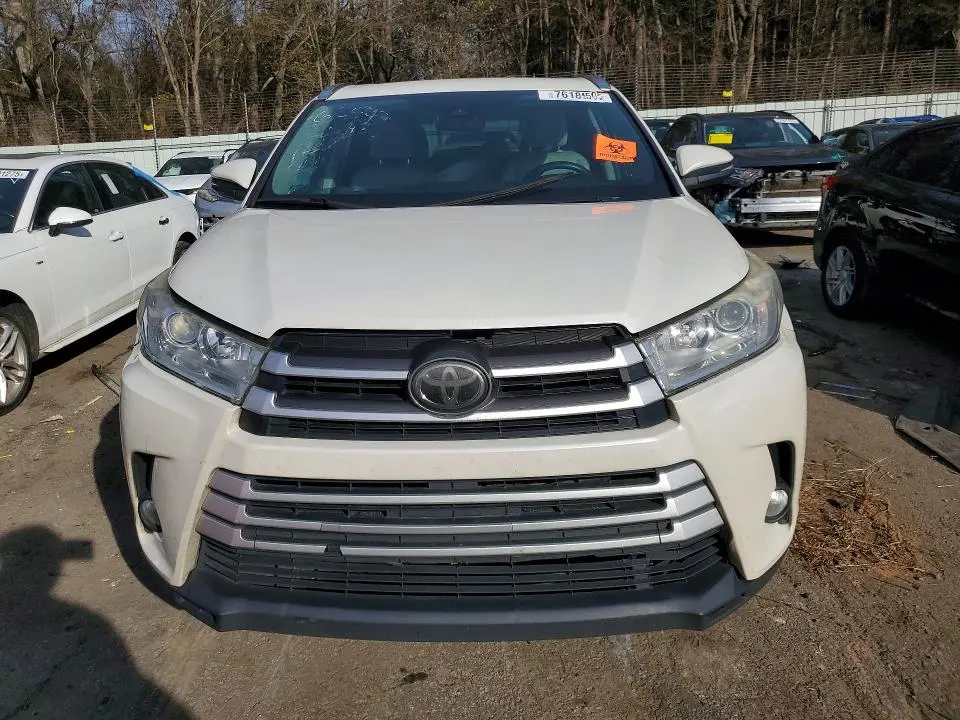 2018 TOYOTA HIGHLANDER SE  