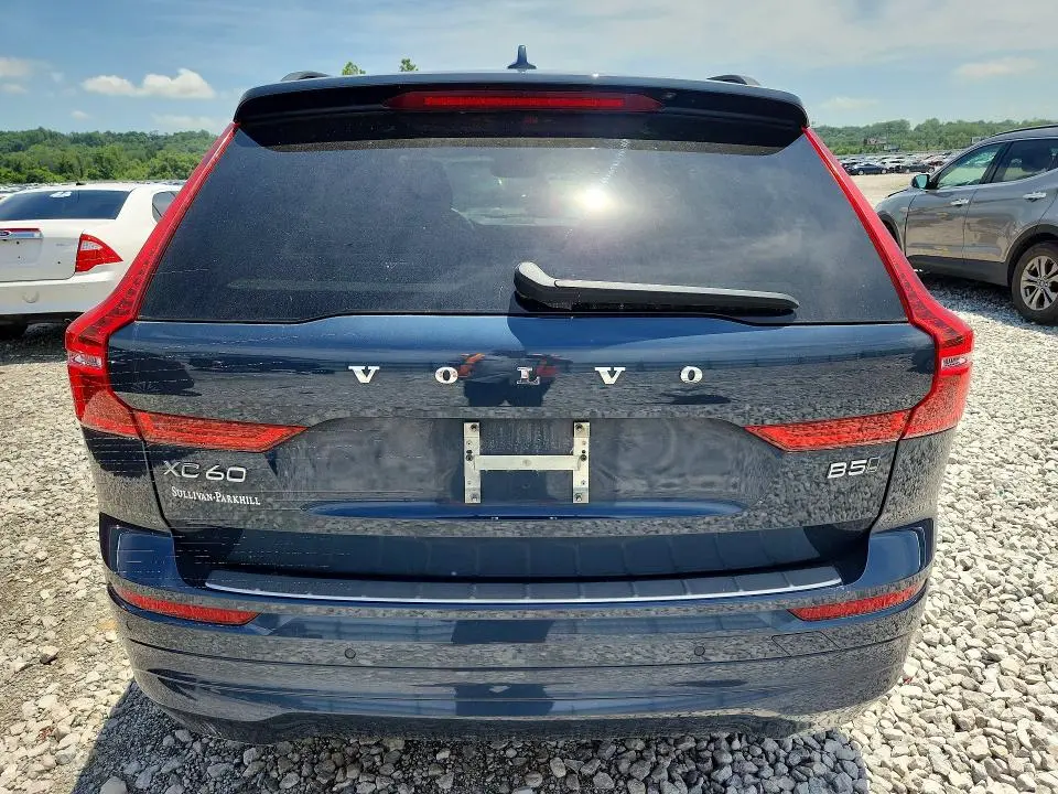 2022 VOLVO XC60 B5 MOMENTUM  