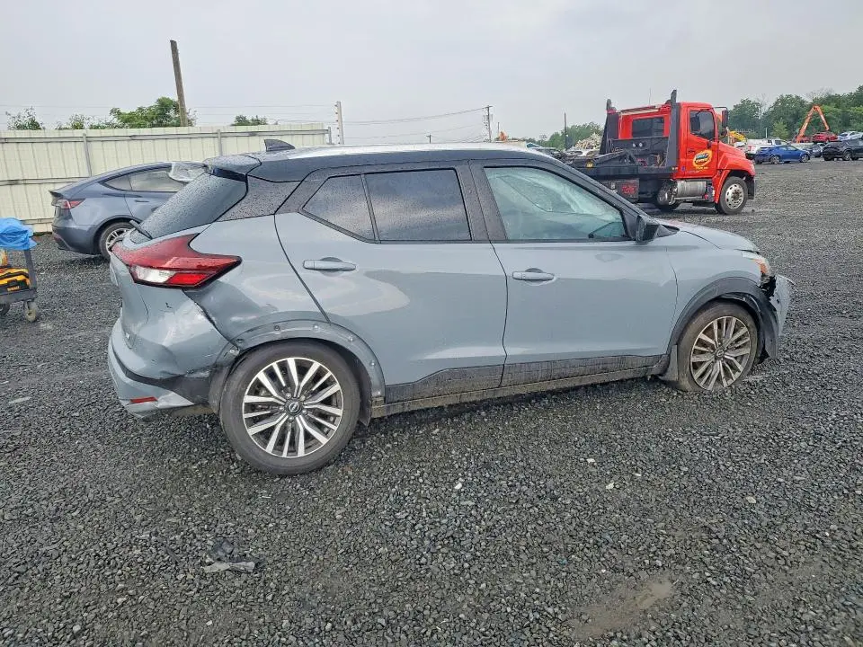 2022 NISSAN KICKS SV  