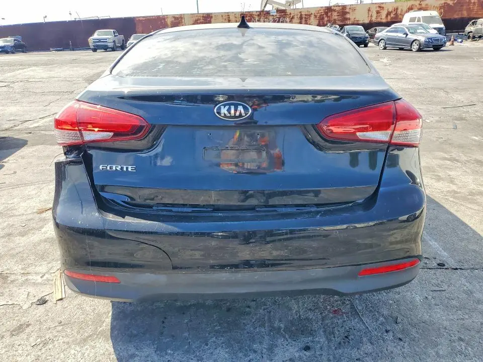 2017 KIA FORTE LX  