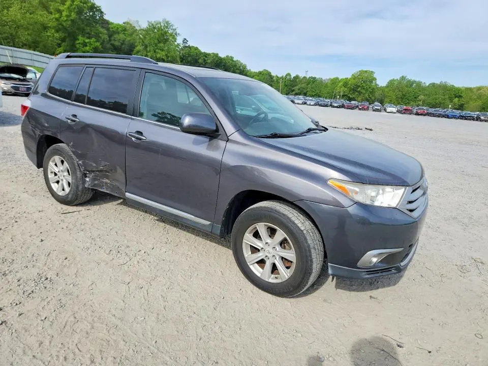 2011 TOYOTA HIGHLANDER SE  