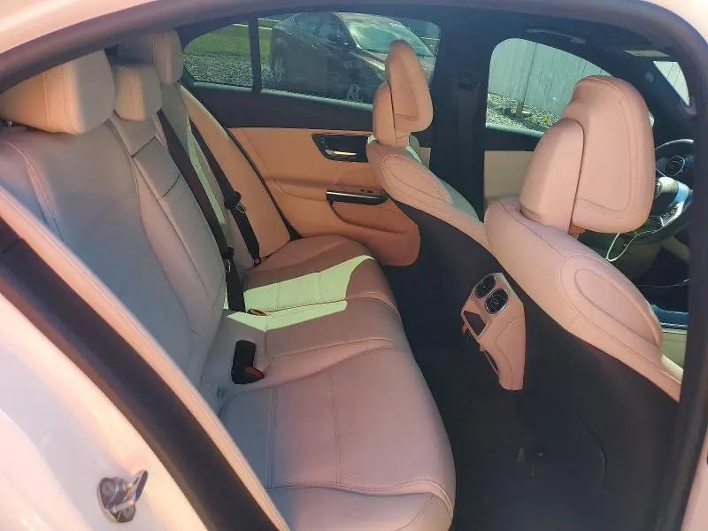 2024 MERCEDES-BENZ C 300  