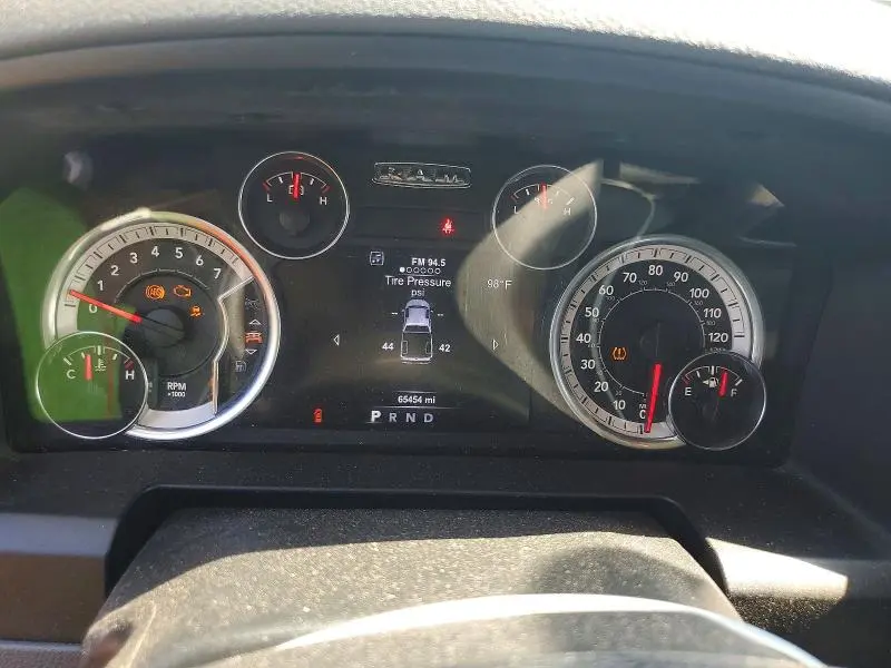2017 RAM 1500 SLT  