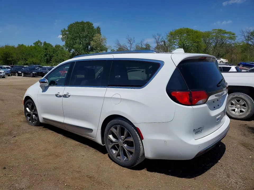 2017 CHRYSLER PACIFICA LIMITED  