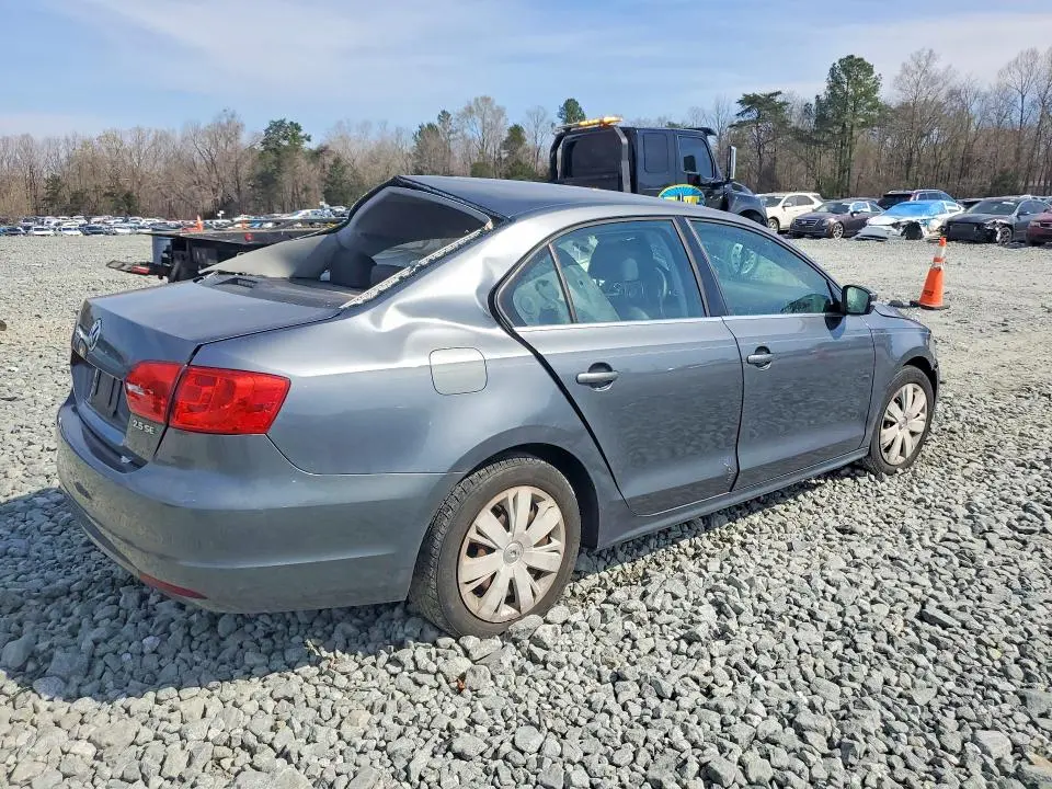 2013 VOLKSWAGEN JETTA SE  