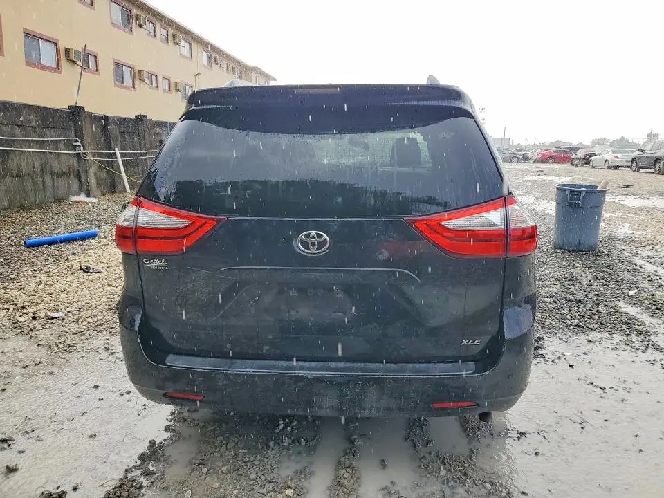 2015 TOYOTA SIENNA XLE 8-PASSENGER  
