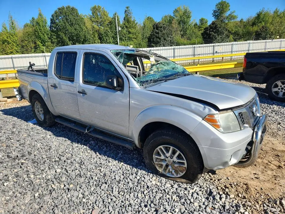 2015 NISSAN FRONTIER S  