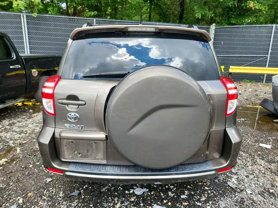 2011 TOYOTA RAV4 BASE  