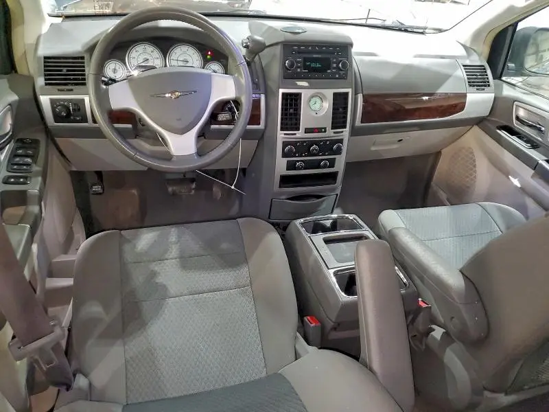 2010 CHRYSLER TOWN & COUNTRY TOURING  