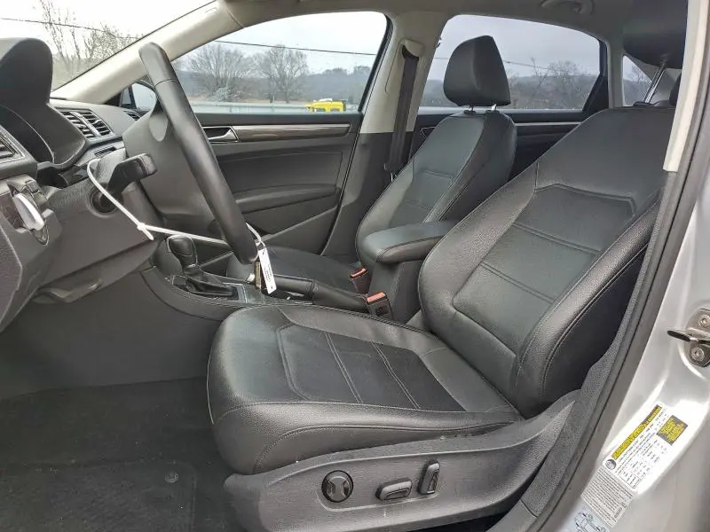 2017 VOLKSWAGEN PASSAT SE  