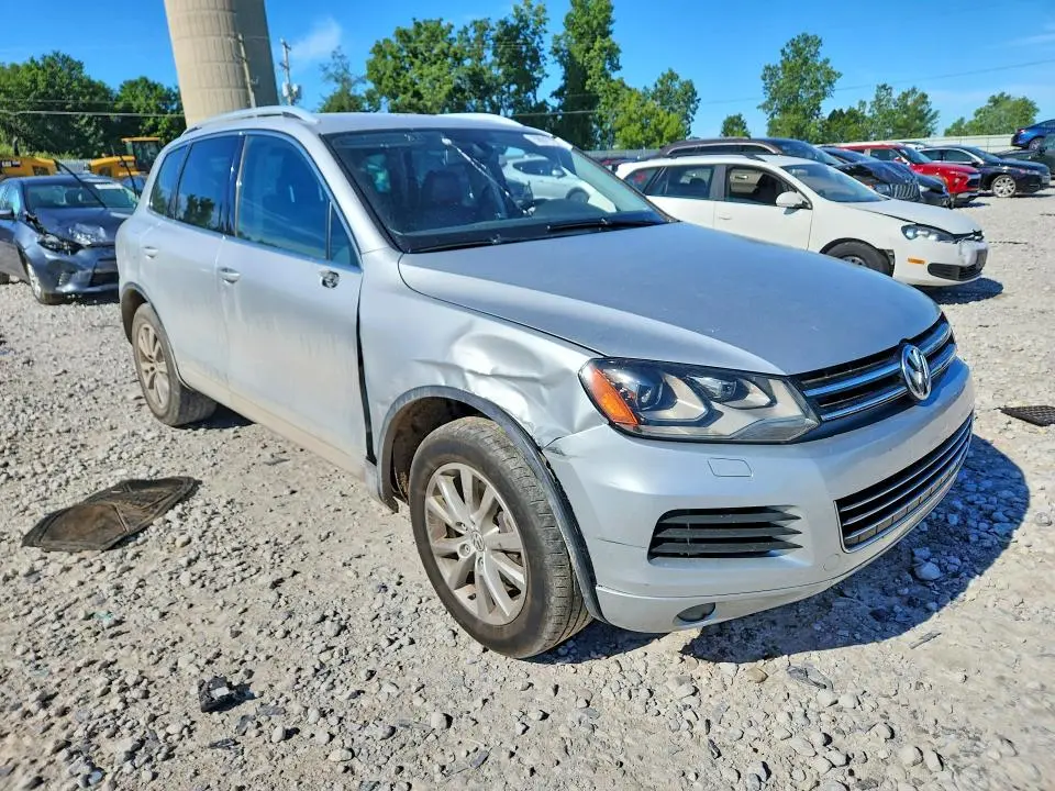 2014 VOLKSWAGEN TOUAREG V6  