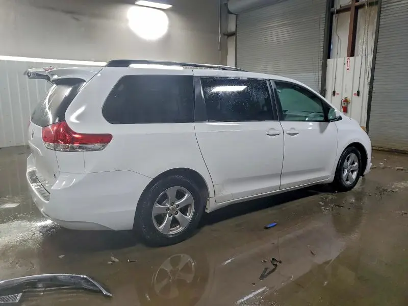 2011 TOYOTA SIENNA LE  