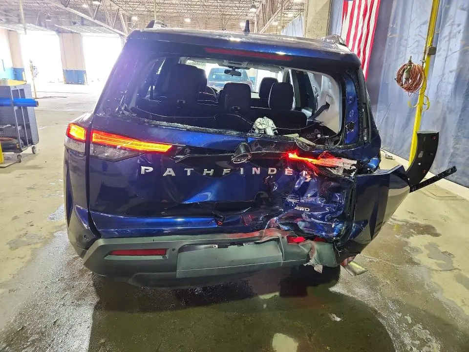 2025 NISSAN PATHFINDER SV  