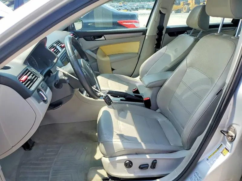2014 VOLKSWAGEN PASSAT SE  