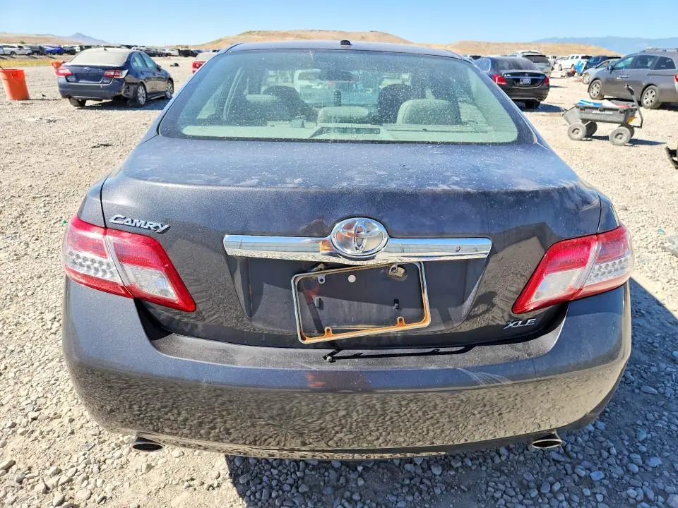 2011 TOYOTA CAMRY XLE V6  