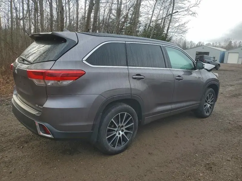 2018 TOYOTA HIGHLANDER SE  