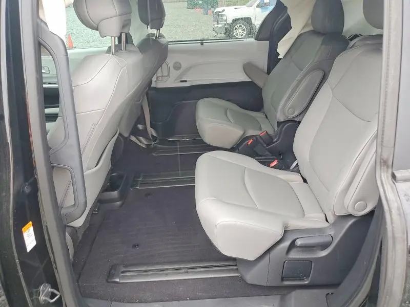 2025 TOYOTA SIENNA XLE 8-PASSENGER  