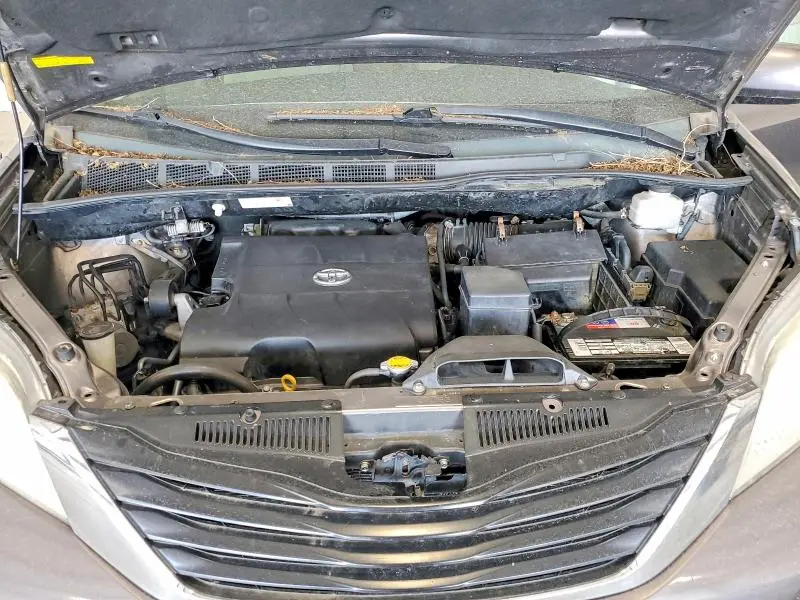 2011 TOYOTA SIENNA LE  