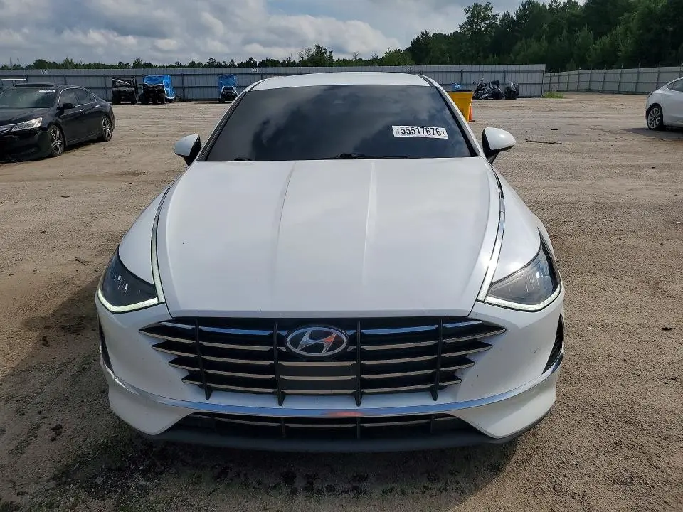 2022 HYUNDAI SONATA SE  