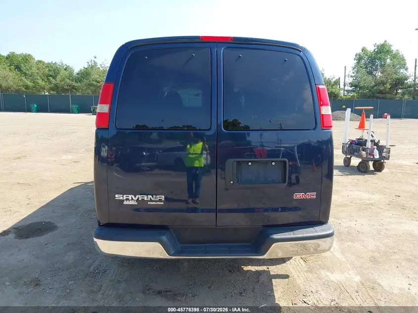2012 GMC SAVANA 3500 LT