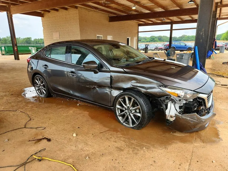 2018 MAZDA 3 TOURING  