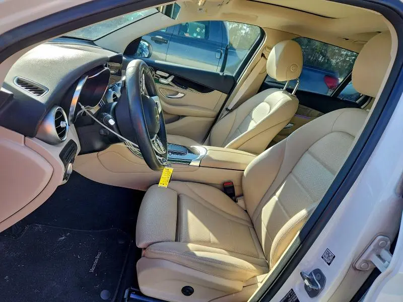 2021 MERCEDES-BENZ GLC 300  