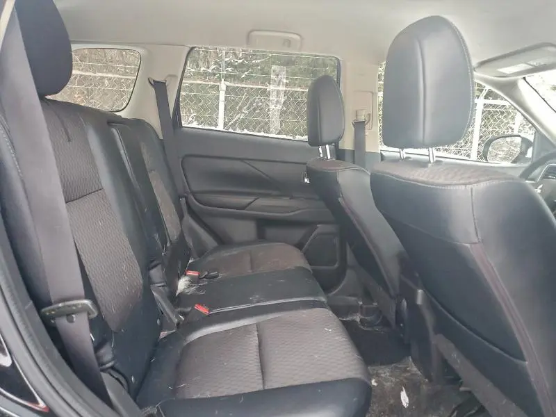 2015 MITSUBISHI OUTLANDER SE  