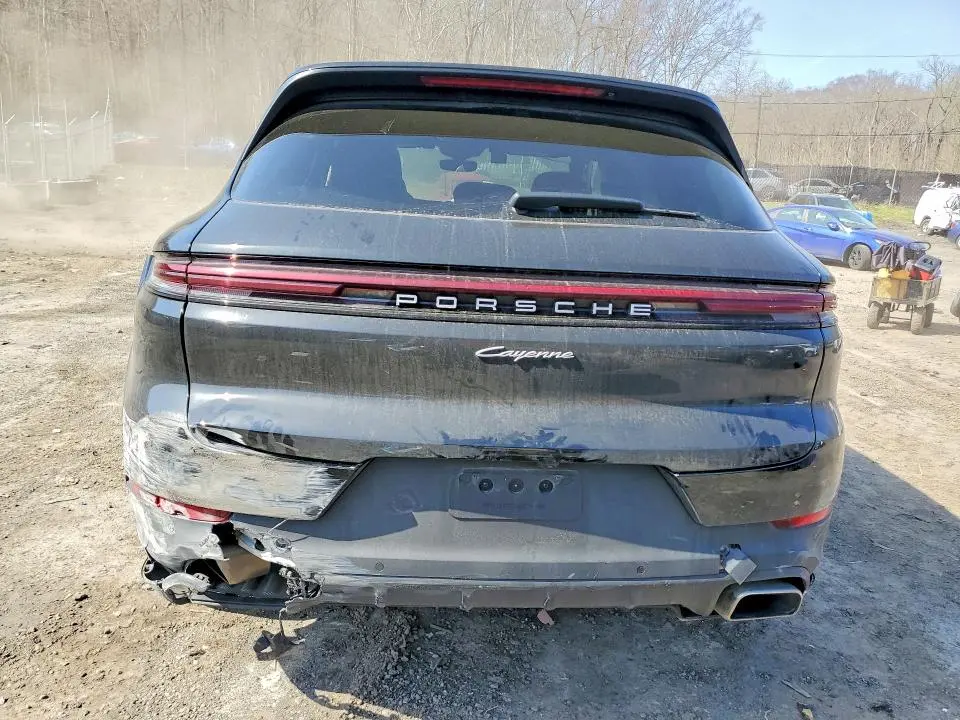 2024 PORSCHE CAYENNE   